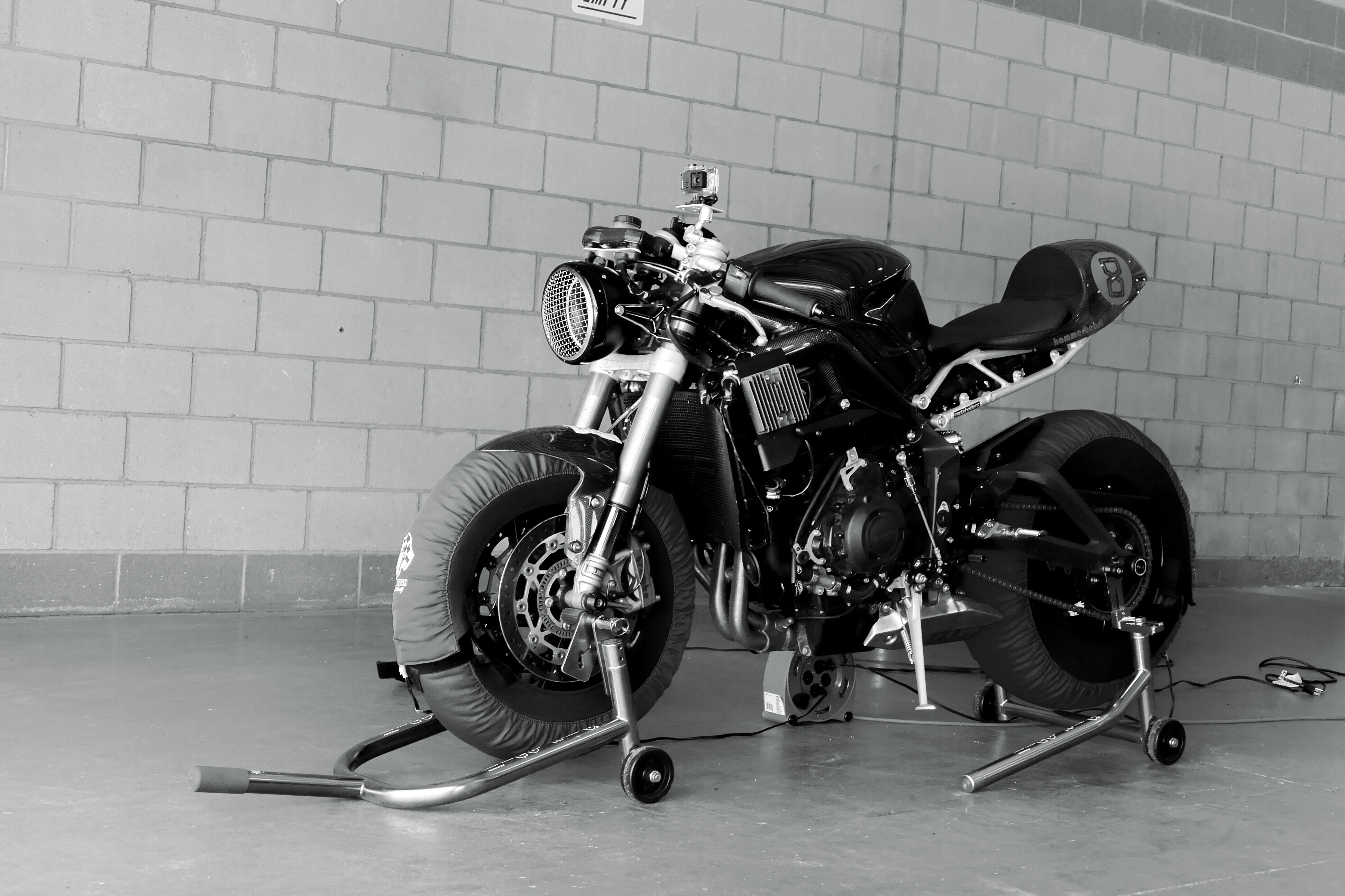 Triumph 675R Cafe Racer photo 14